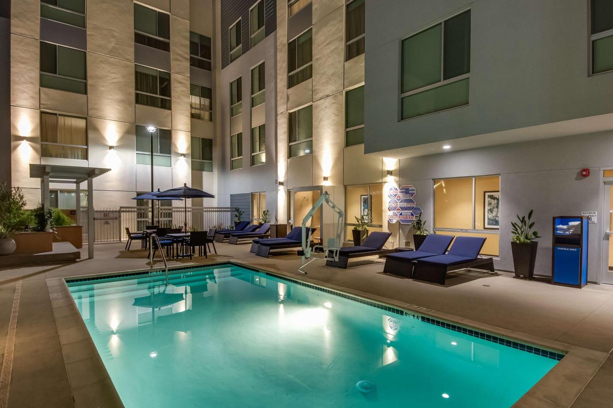 Hampton Inn & Suites Los Angeles - Глендейл Екстер'єр фото