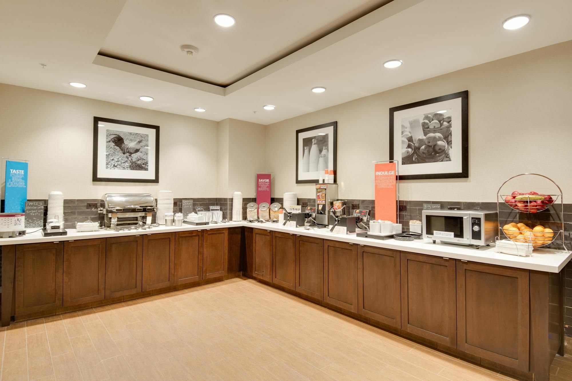 Hampton Inn & Suites Los Angeles - Глендейл Екстер'єр фото